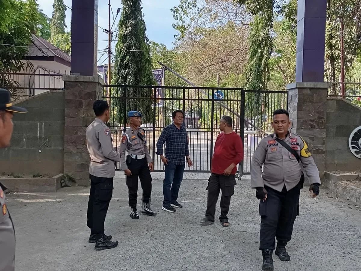 Ketika Aspal Menjadi Medan Tempur: Membaca Ulang Fragmentasi Sosial Kota dari Benturan Ojek Daring dan Massa Mahasiswa
